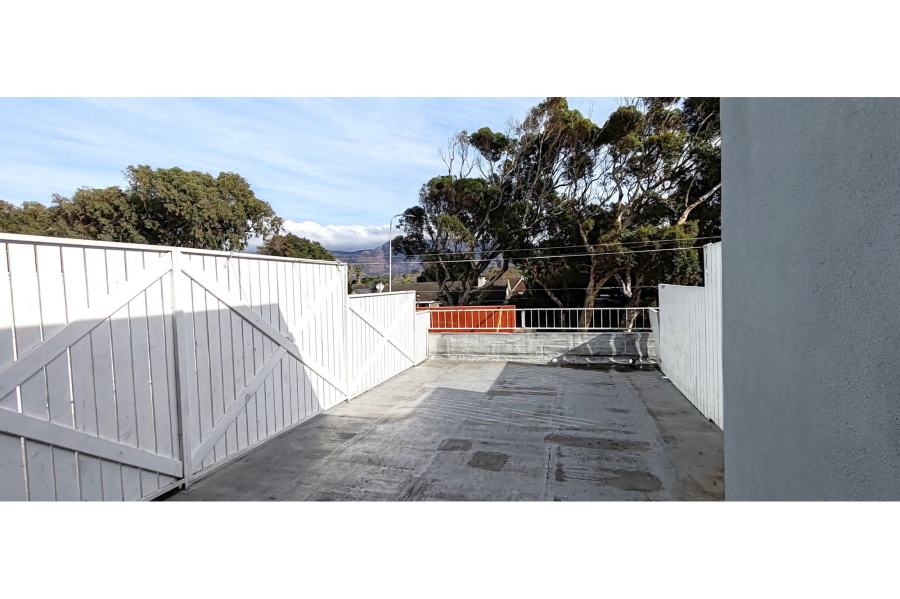 1 Bedroom Property for Sale in Heathfield Western Cape